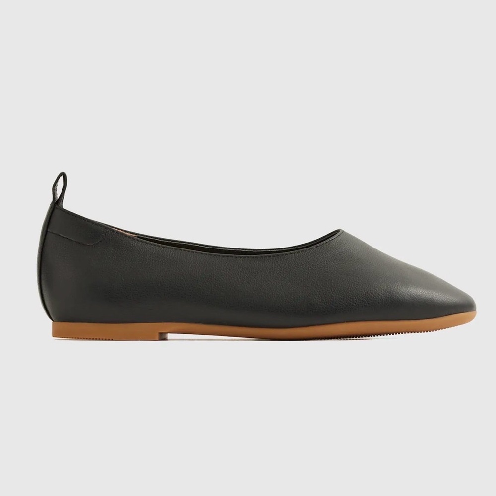 NWOT Quince Black Round Toe Leather Ballet Flat with Tan Sole